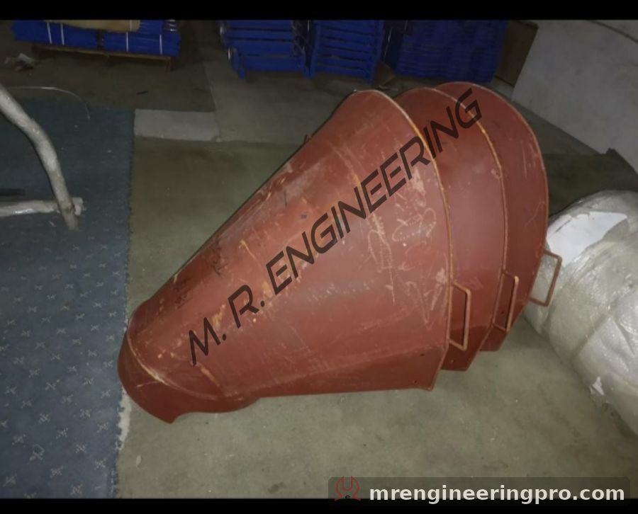 Inlet chute charging hopper for transit mixer